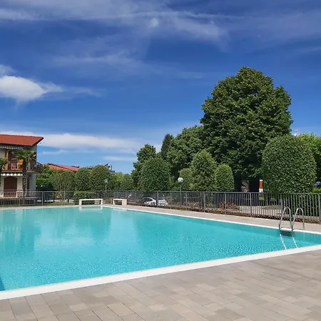 Apartment I Limoni Bilocale In Con Piscina Peschiera del Garda