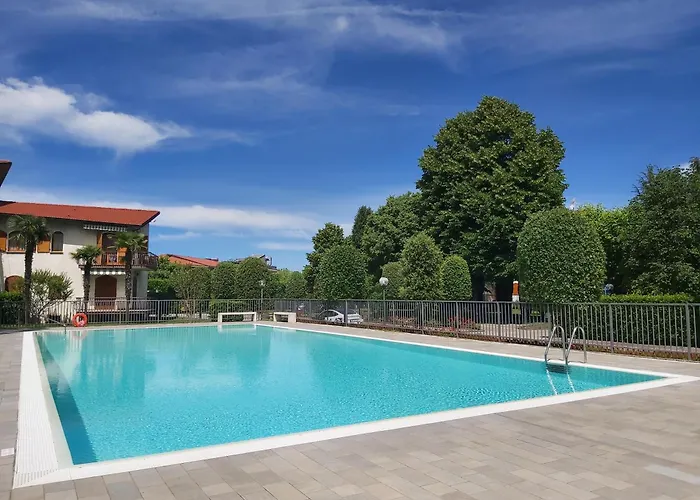 Apartment I Limoni Bilocale In Con Piscina Peschiera del Garda